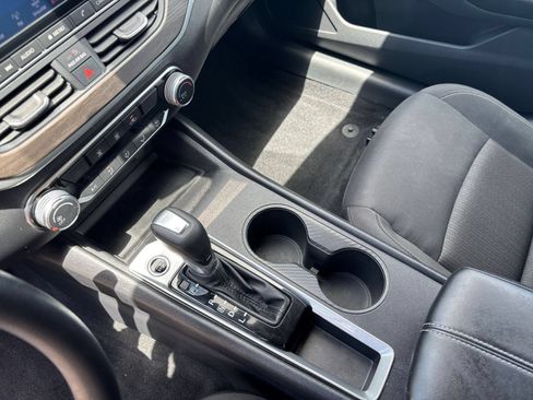 Used 2025 Nissan Altima 2.5 SV FWD image 41