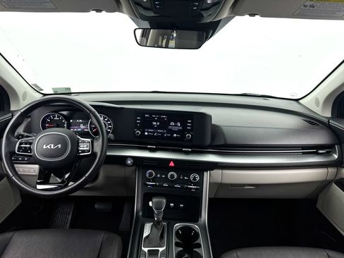 Used 2023 Kia Carnival LX FWD image 21