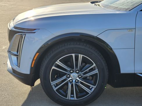 New 2026 Cadillac Lyriq Luxury w/ LPO, Floor Liner Package AWD/4WD image 6