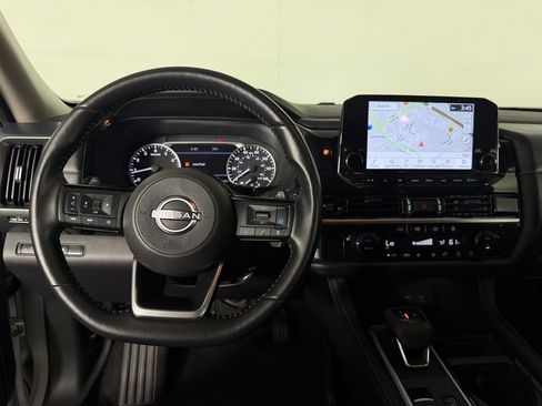 Used 2025 Nissan Pathfinder SL FWD image 14