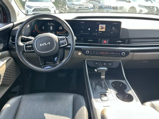 Used 2025 Kia Carnival FWD image 16