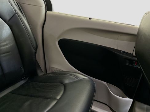 Used 2018 Chrysler Pacifica Touring-L image 26