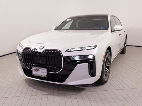 Used 2025 BMW 740i xDrive w/ Executive Package AWD/4WD image 5