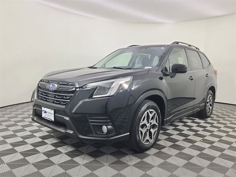 Used 2023 Subaru Forester Premium image 1