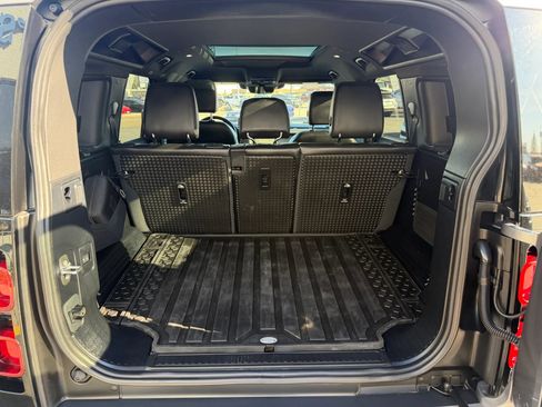 Used 2023 Land Rover Defender 110 S image 13