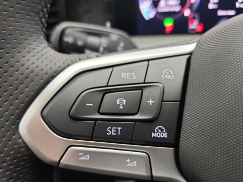 New 2026 Volkswagen Tiguan SE R-Line image 13