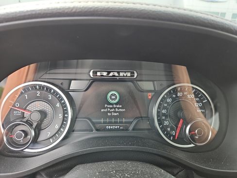 Used 2019 RAM 1500 Laramie AWD/4WD image 9