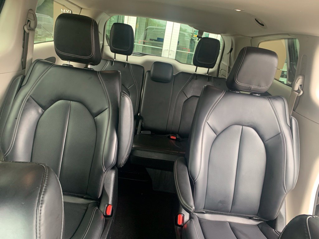 Used 2023 Chrysler Pacifica Touring-L FWD image 29