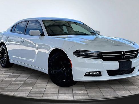 Used 2018 Dodge Charger SXT Plus w/ Navigation & Travel Group RWD image 3