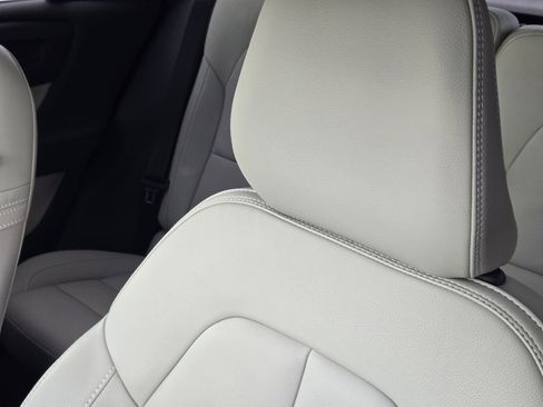 Used 2025 Volvo XC40 B5 Plus w/ Protection Package Premier image 28