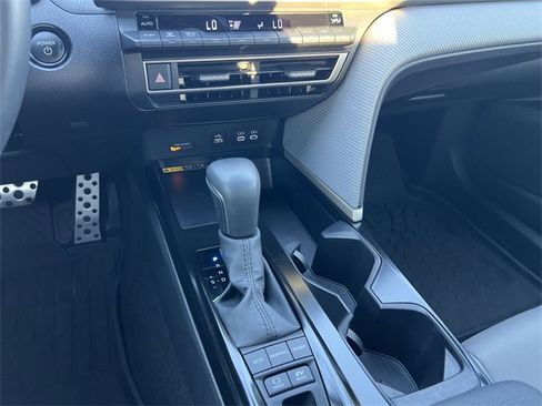 Used 2025 Toyota Camry SE image 18