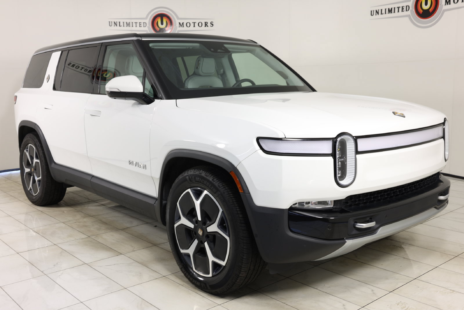 Used 2023 Rivian R1S Adventure Dual AWD/4WD image 34