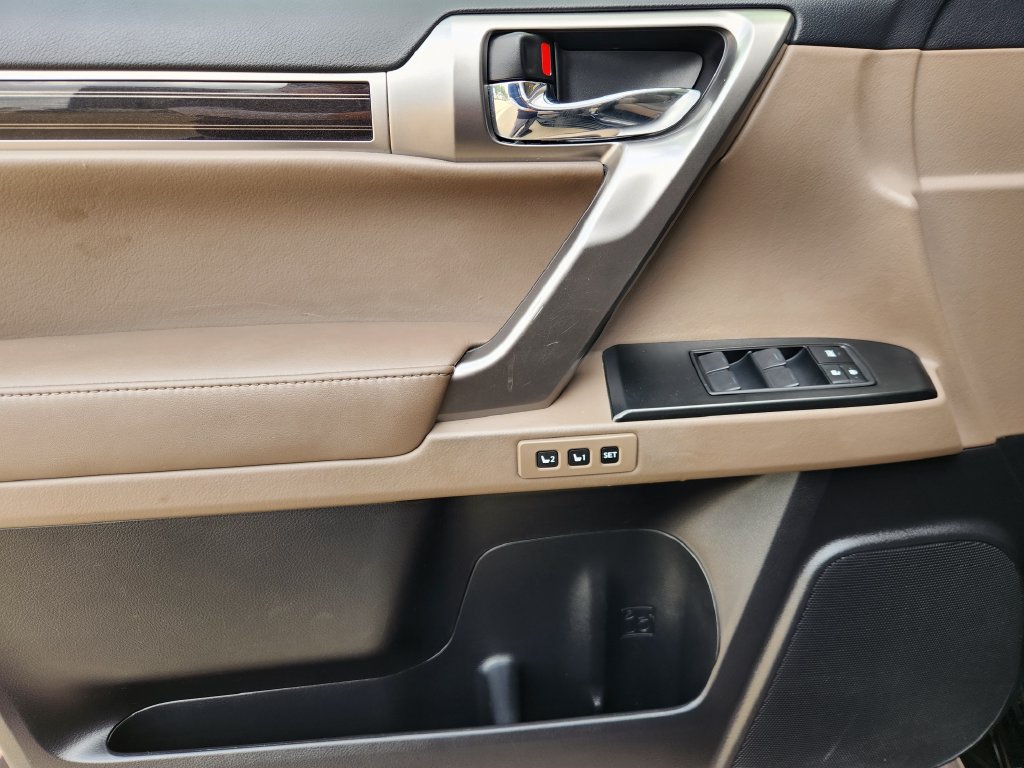 Used 2022 Lexus GX 460 Premium w/ Premium Package AWD/4WD image 22