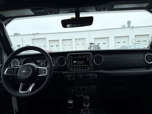 Used 2023 Jeep Wrangler Unlimited Sahara w/ Cold Weather Group AWD/4WD image 19