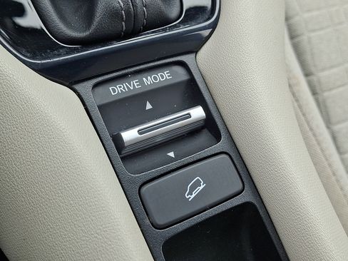 Used 2024 Honda HR-V LX image 24
