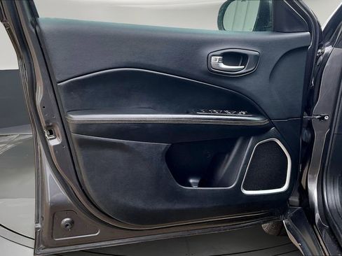 Used 2018 Jeep Compass Limited w/ Navigation Group image 18