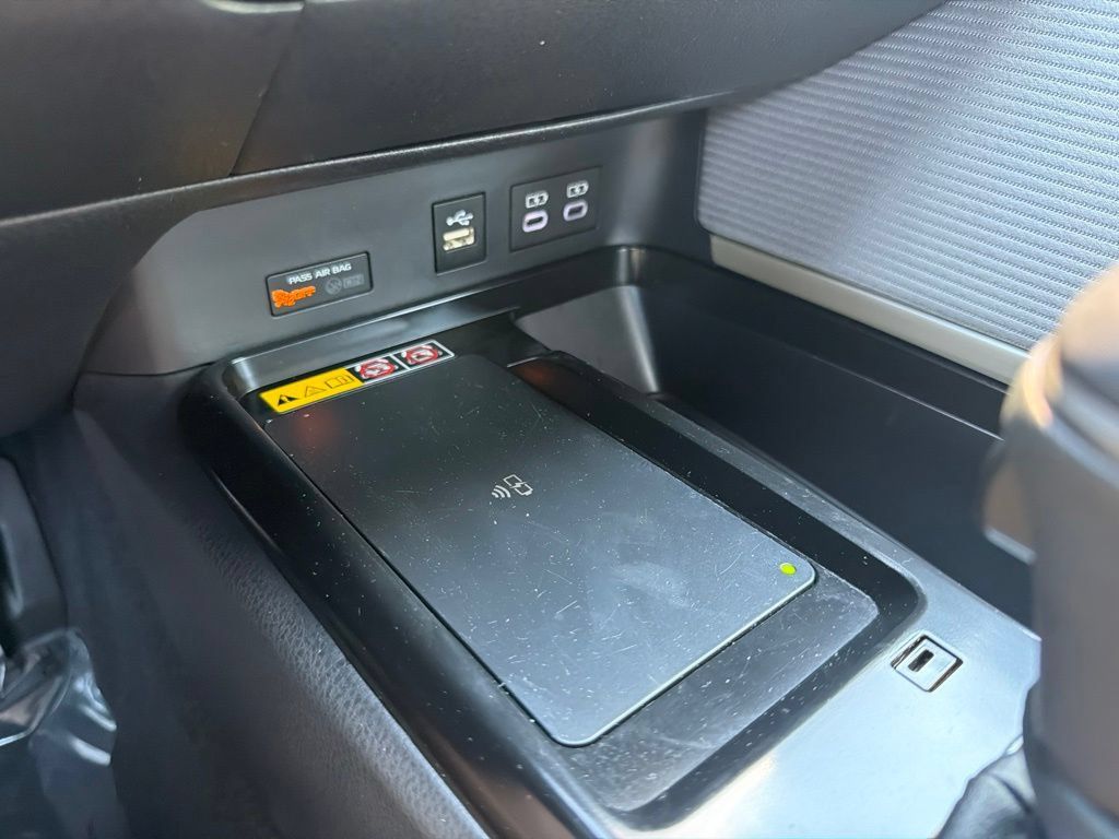 Used 2025 Toyota Camry SE w/ Convenience Package FWD image 29