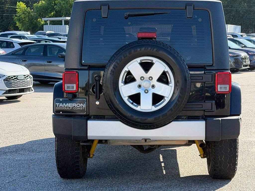 Used 2012 Jeep Wrangler Unlimited Sahara AWD/4WD image 3