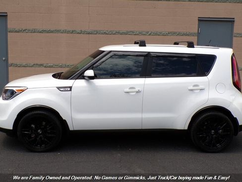 Used 2015 Kia Soul FWD image 7