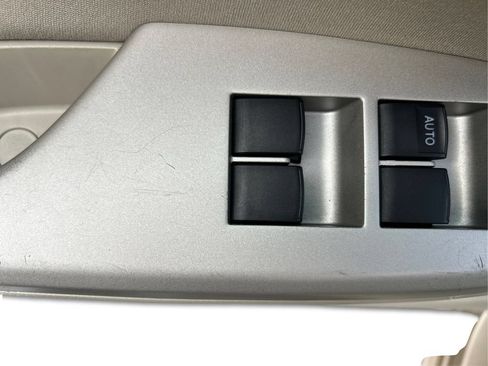 Used 2011 Toyota Corolla LE FWD image 38