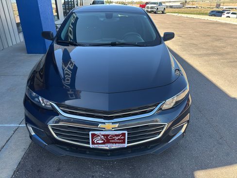 Used 2018 Chevrolet Malibu LS FWD image 3