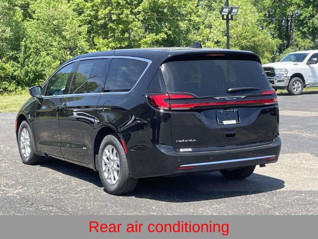 New 2027 Chrysler Pacifica Select FWD image 15