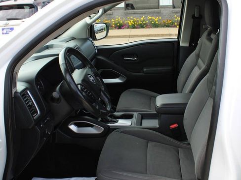 Used 2022 Nissan Frontier SV AWD/4WD image 11