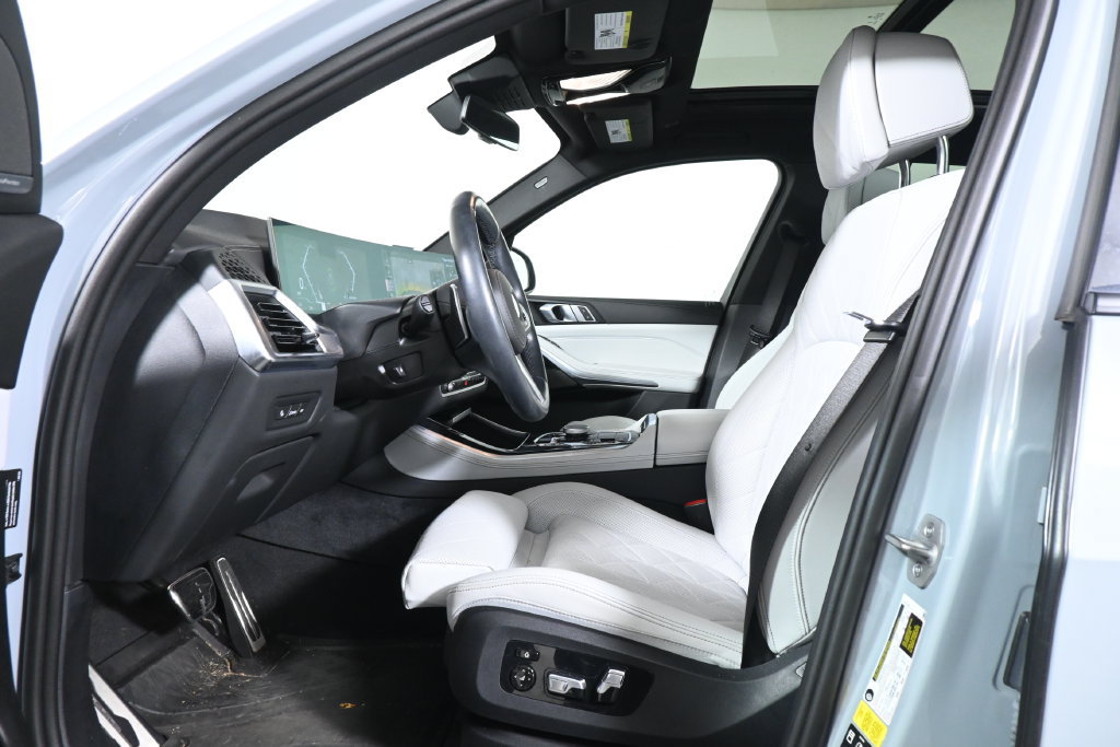 Certified 2024 BMW X5 xDrive40i w/ M Sport Package AWD/4WD image 3