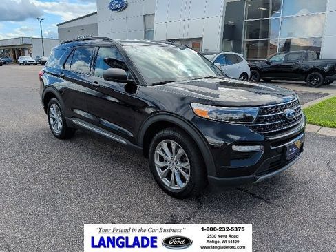 Certified 2024 Ford Explorer XLT w/ Equipment Group 202A AWD/4WD image 1