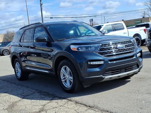 Used 2024 Ford Explorer XLT w/ Equipment Group 202A AWD/4WD image 7