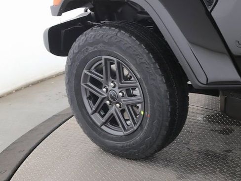 New 2026 Jeep Gladiator Sport AWD/4WD image 13