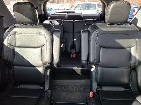 Used 2021 Ford Explorer XLT w/ Equipment Group 202A image 19