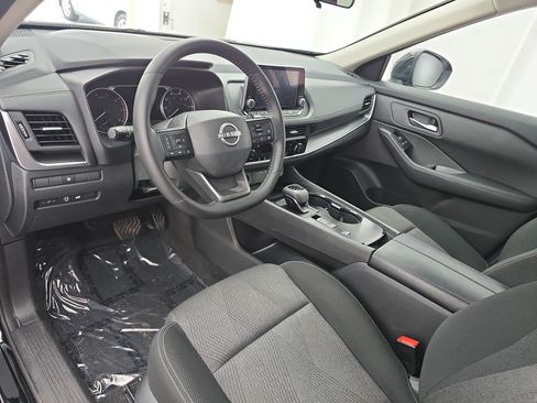 Certified 2025 Nissan Rogue SV FWD image 16