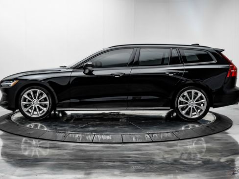 Used 2020 Volvo V60 T5 Momentum w/ Protection Package Premier image 5