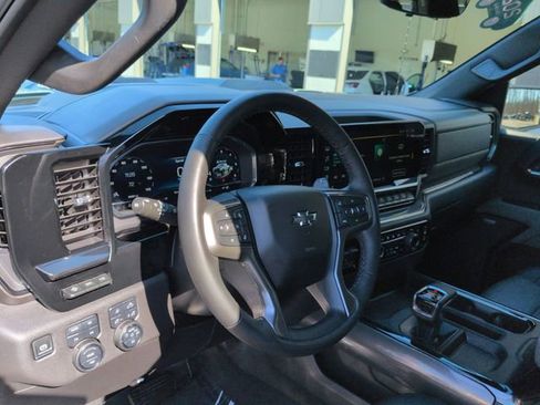 Used 2025 Chevrolet Silverado 1500 ZR2 w/ Technology Package image 10