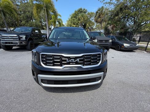 Certified 2025 Kia Telluride SX w/ SX Captain's Chair Package FWD image 2