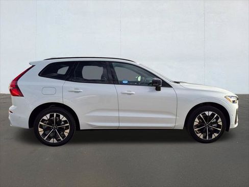 Used 2026 Volvo XC60 T8 Plus w/ Protection Package Premier AWD/4WD image 4