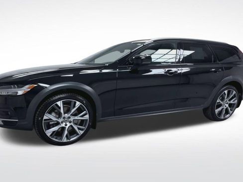 Used 2025 Volvo V90 B6 Cross Country Ultra w/ Climate Package AWD/4WD image 4