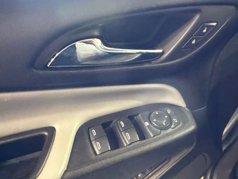 Used 2018 Chevrolet Equinox Premier AWD/4WD image 19
