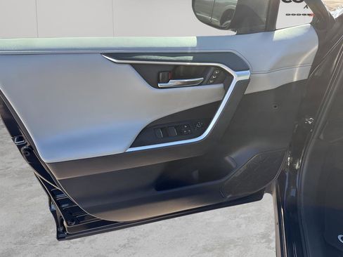 Used 2022 Toyota RAV4 Limited image 24