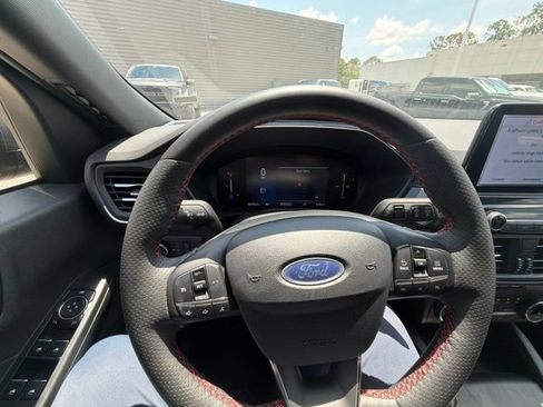 Used 2025 Ford Escape ST-Line Select AWD/4WD image 16