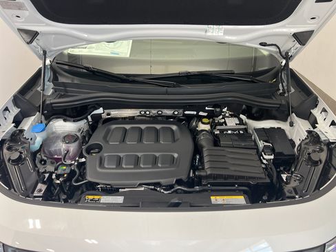 New 2025 Volkswagen Tiguan SE image 38