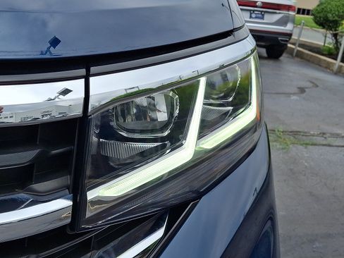 Used 2023 Volkswagen Atlas Cross Sport SEL Premium R-Line AWD/4WD image 9