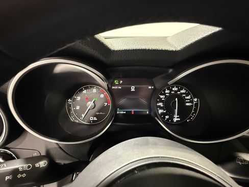 Used 2023 Alfa Romeo Stelvio Ti AWD/4WD image 22