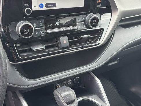 Used 2023 Toyota Highlander L image 20