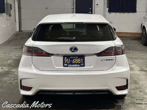 Used 2015 Lexus CT 200h w/ Seat Comfort Package FWD image 6