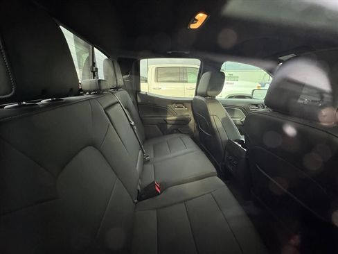 Used 2024 Chevrolet Colorado LT w/ LT Convenience Package III RWD image 4