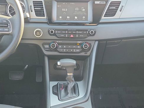 Used 2018 Kia Niro LX image 29