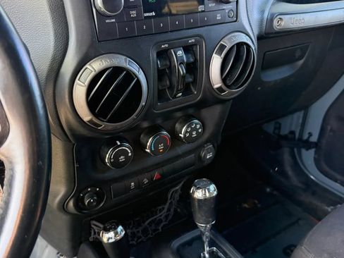 Used 2015 Jeep Wrangler Unlimited Sport w/ Quick Order Package 24S AWD/4WD image 15