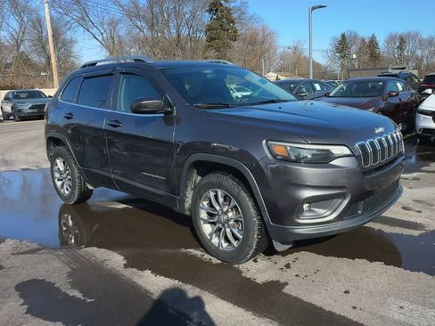 Used 2019 Jeep Cherokee Latitude Plus w/ Cold Weather Group image 2